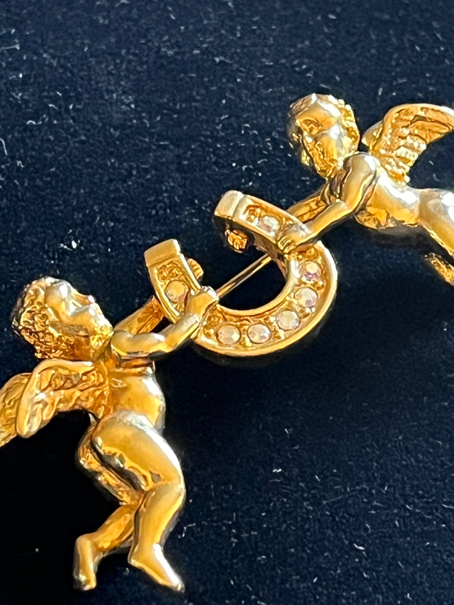 Signed Kirks Folly Mini Cherub Horseshoe Brooch – Gold Tone Angel Lucky Pin
